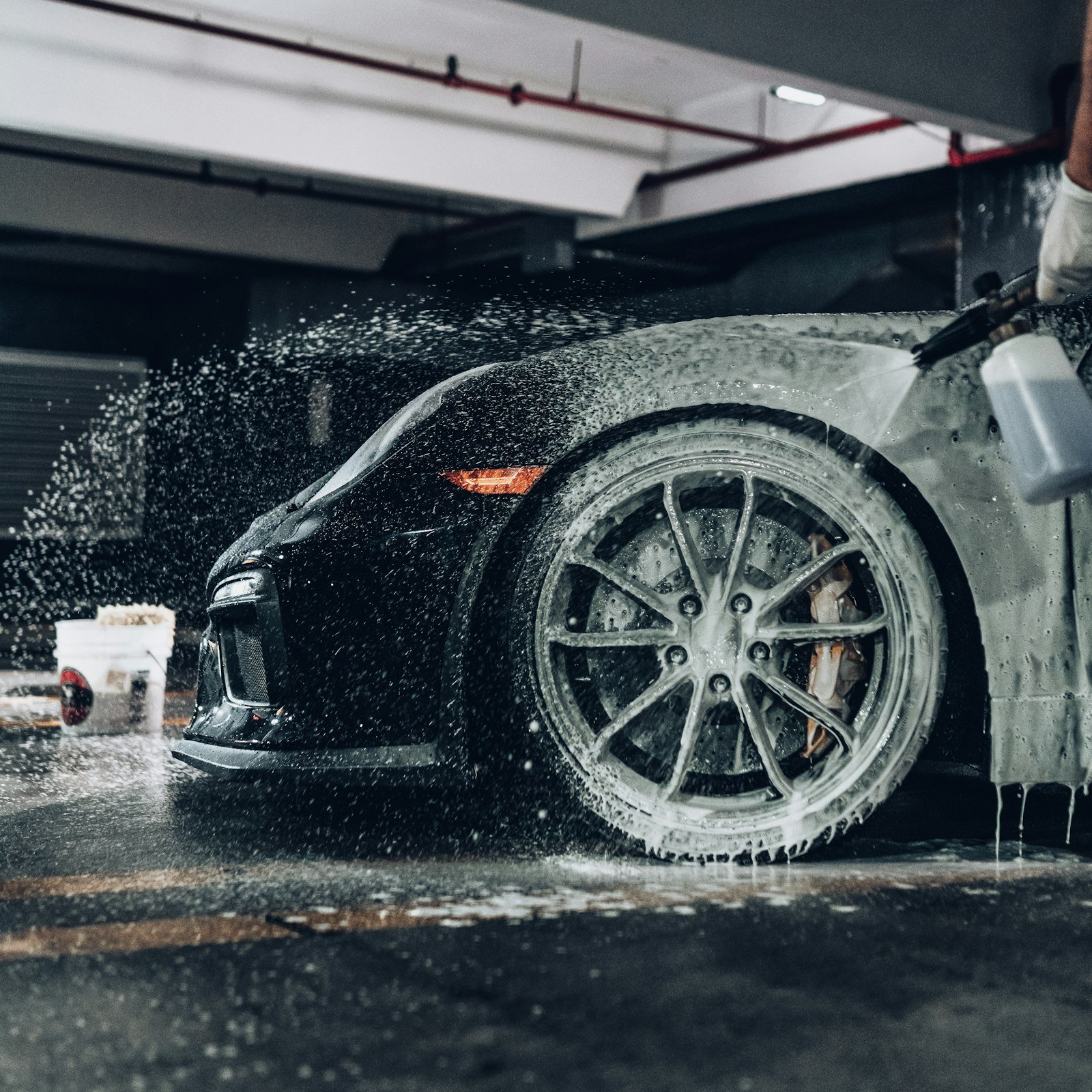 http://Foam%20being%20applied%20to%20a%20car%20during%20a%20wash