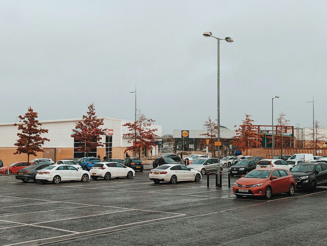 A parking lot filled with lots of parked cars