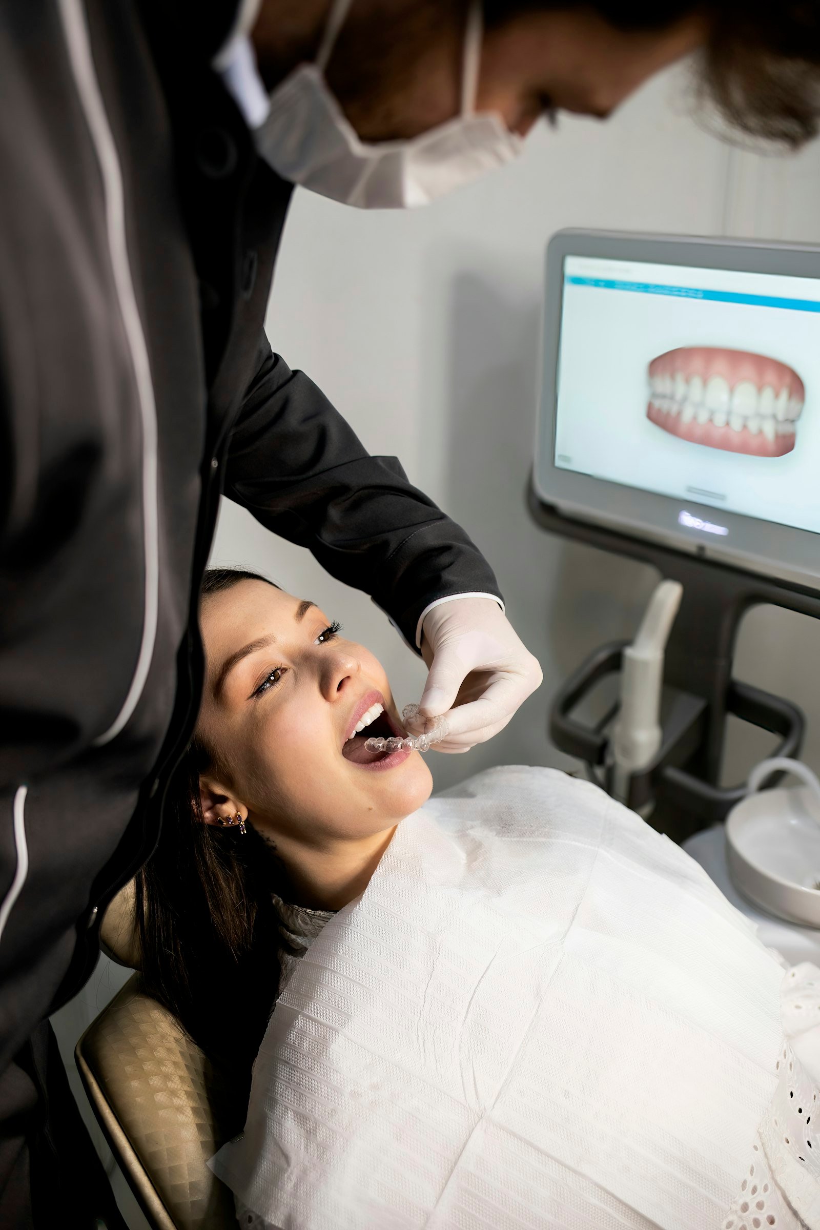 http://Dentist%20scanning%20a%20patient%20during%20a%20consultation